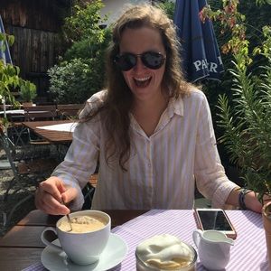 Meet your Posher, Emily